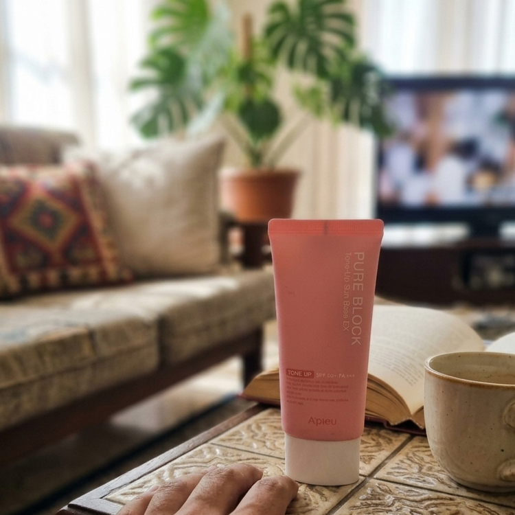 کرم ضدافتاب رنگی اپیو SPF50 مدل PURE BLOCK Tone Up مناسب انواع پوست حجم ۵۰ سی سی